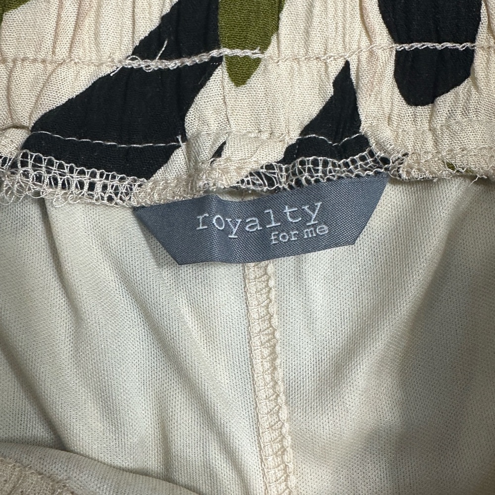 ROYALTY FOR ME Women’s Dolphin Rayon Knit Abstract High Rise Pull On Skort NWOT - Picture 11 of 12
